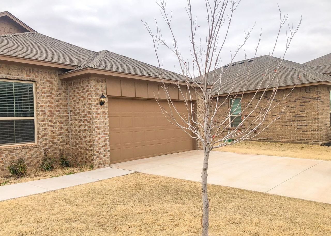 14701 Rambling Creek Cir - Photo 2 of 32