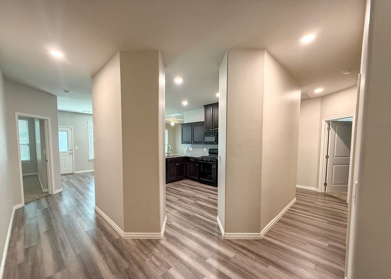14701 Rambling Creek Cir - Photo 3 of 32