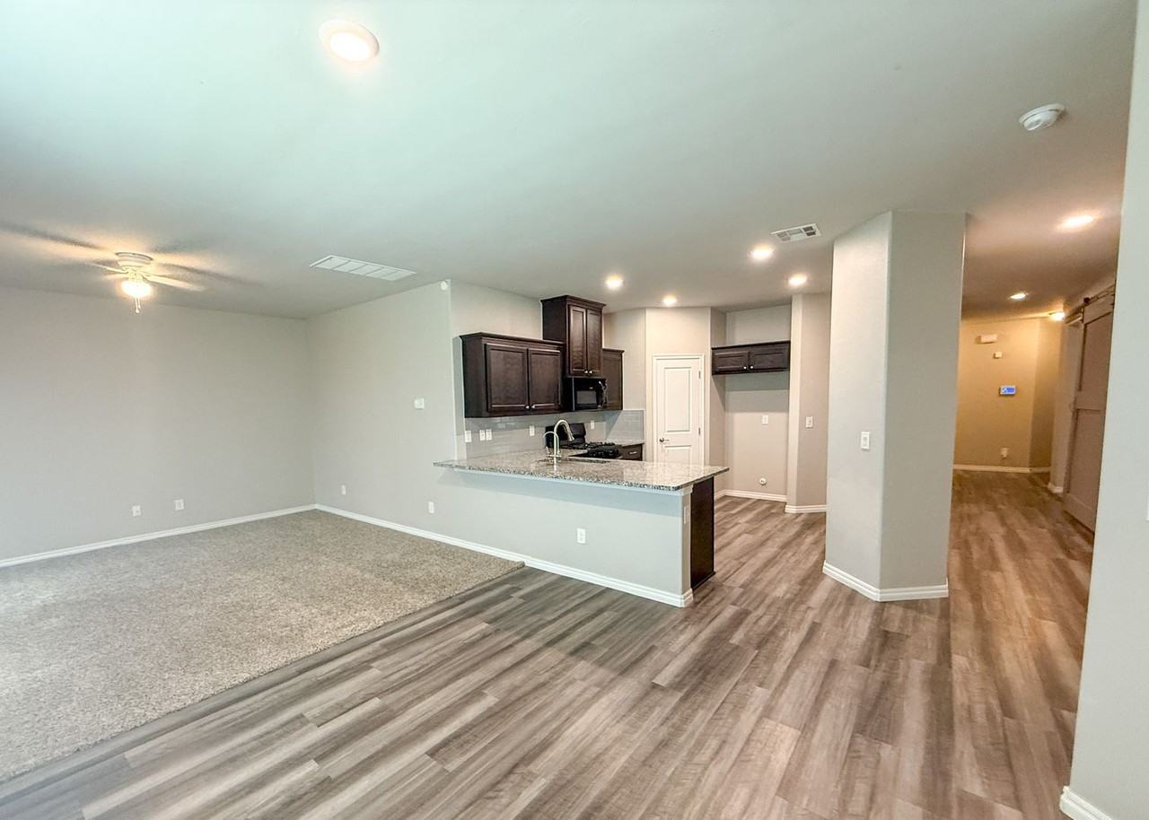 14701 Rambling Creek Cir - Photo 4 of 32