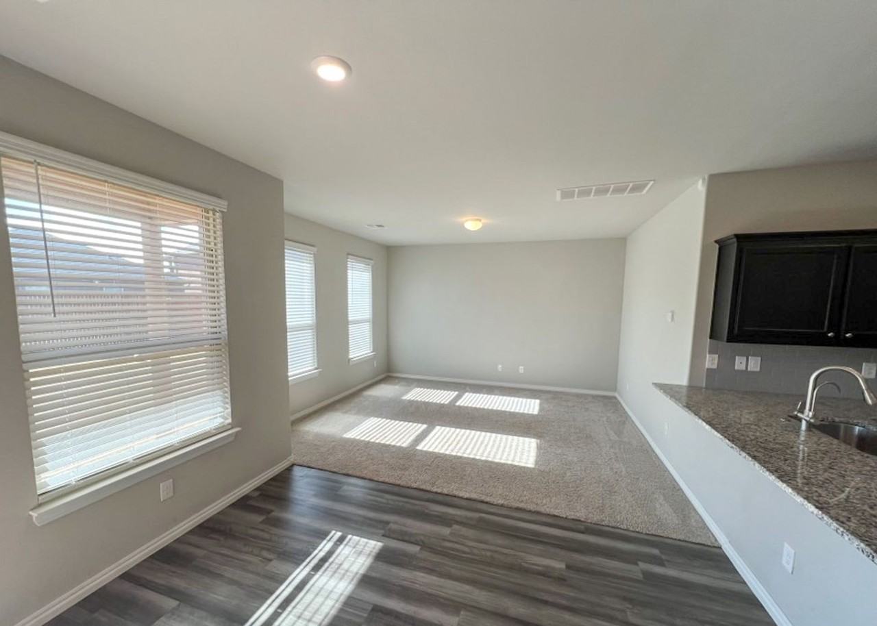 14701 Rambling Creek Cir - Photo 5 of 32