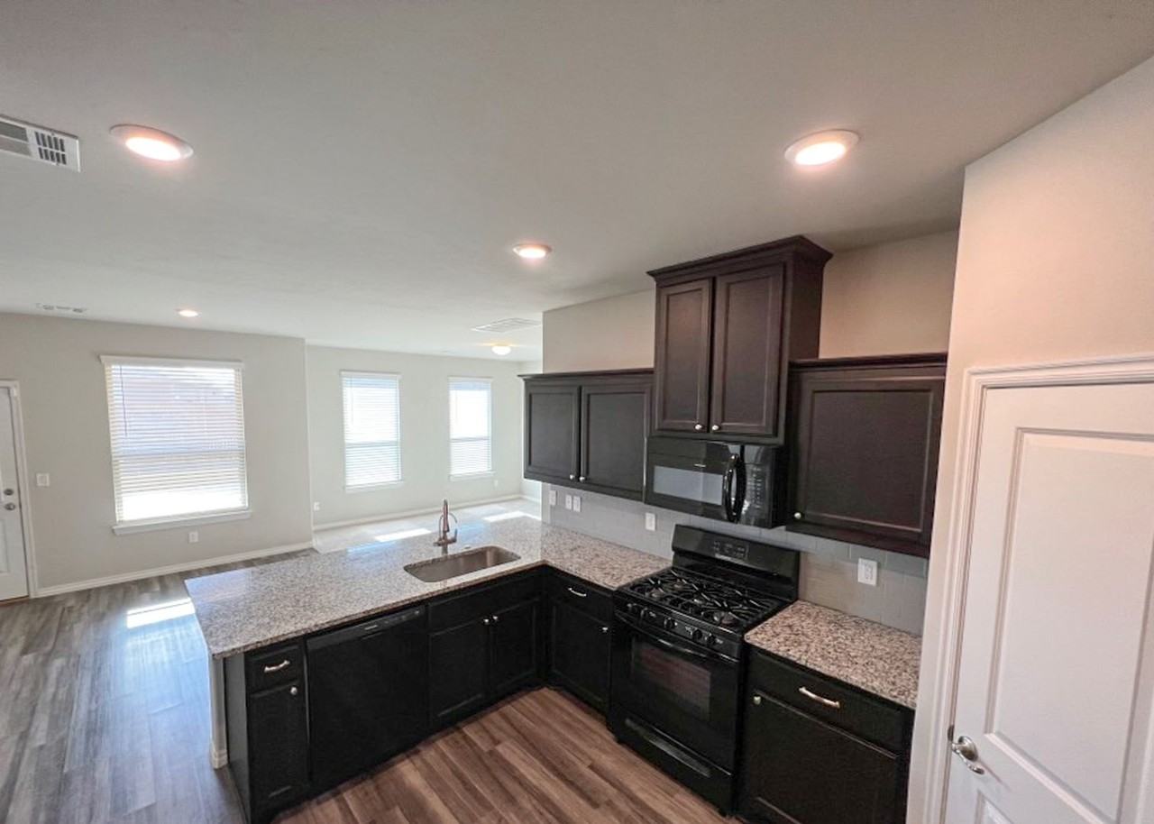 14701 Rambling Creek Cir - Photo 7 of 32