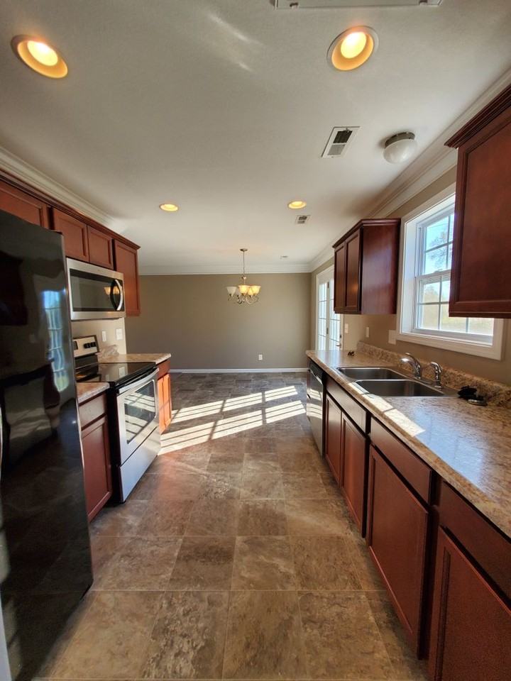 241 Whistlestop Ln - Photo 6 of 10