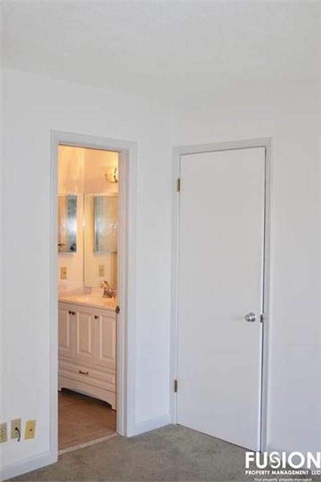 335 Ledgewood Cir - Photo 3 of 37