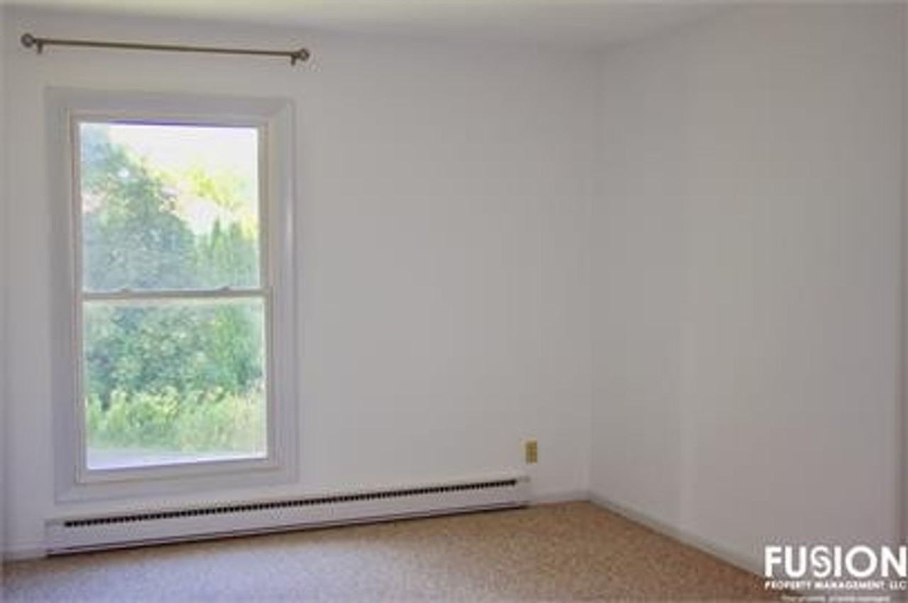 335 Ledgewood Cir - Photo 7 of 37