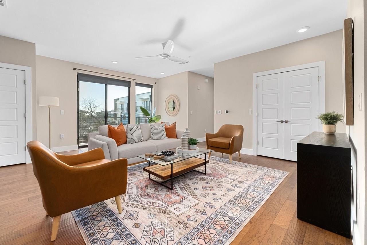 1615 E 7th St #402 - Photo 4 of 25