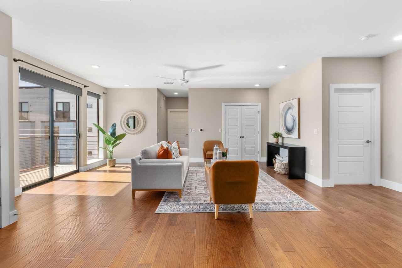 1615 E 7th St #402 - Photo 6 of 25