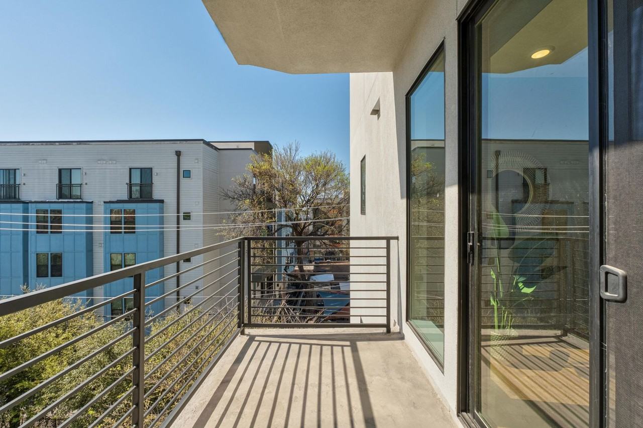 1615 E 7th St #402 - Photo 7 of 25