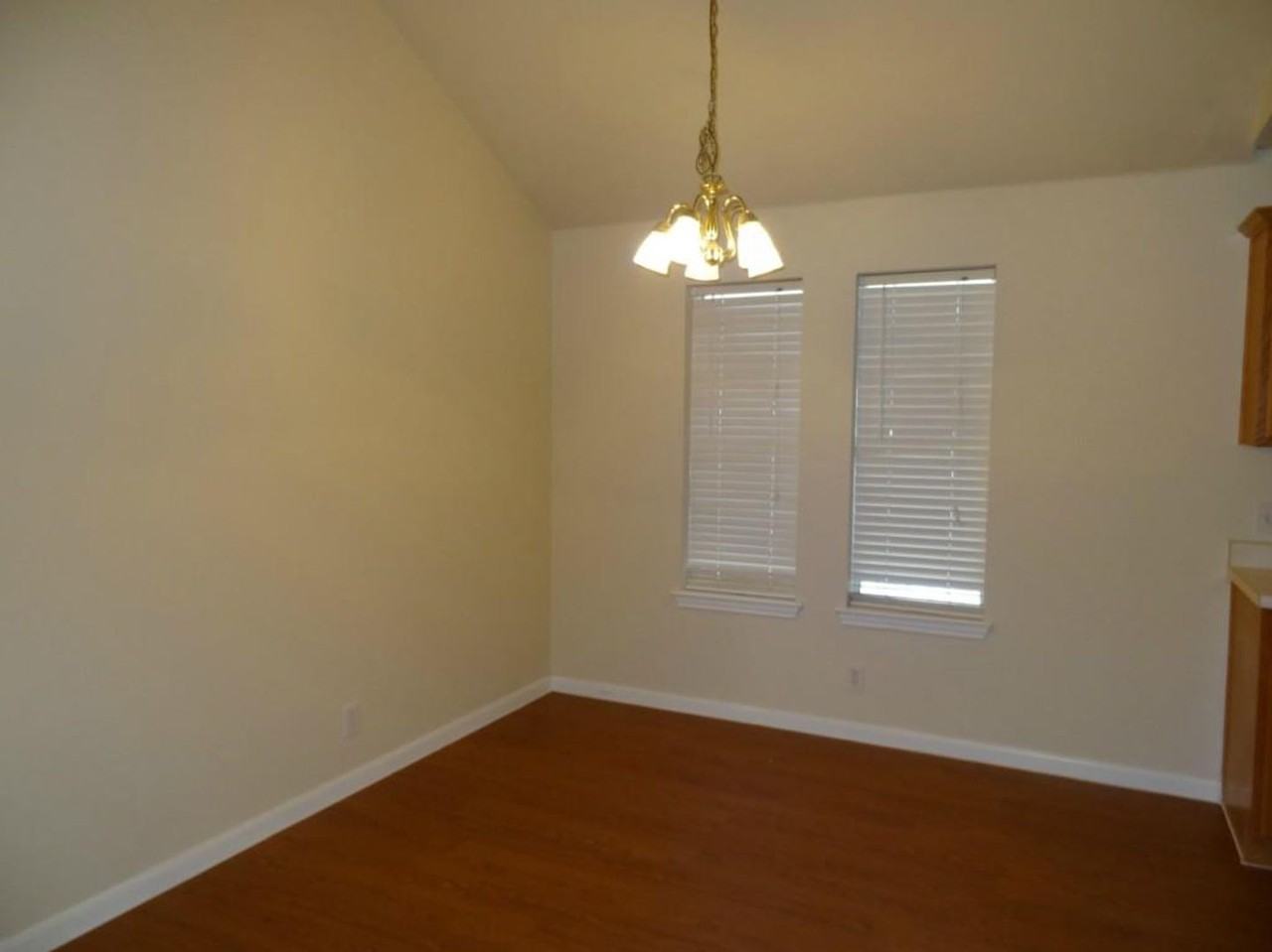 21000 Godolophin Ct - Photo 2 of 10