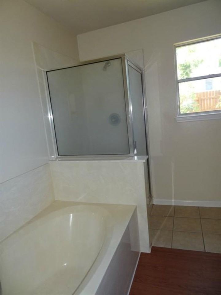 21000 Godolophin Ct - Photo 5 of 10