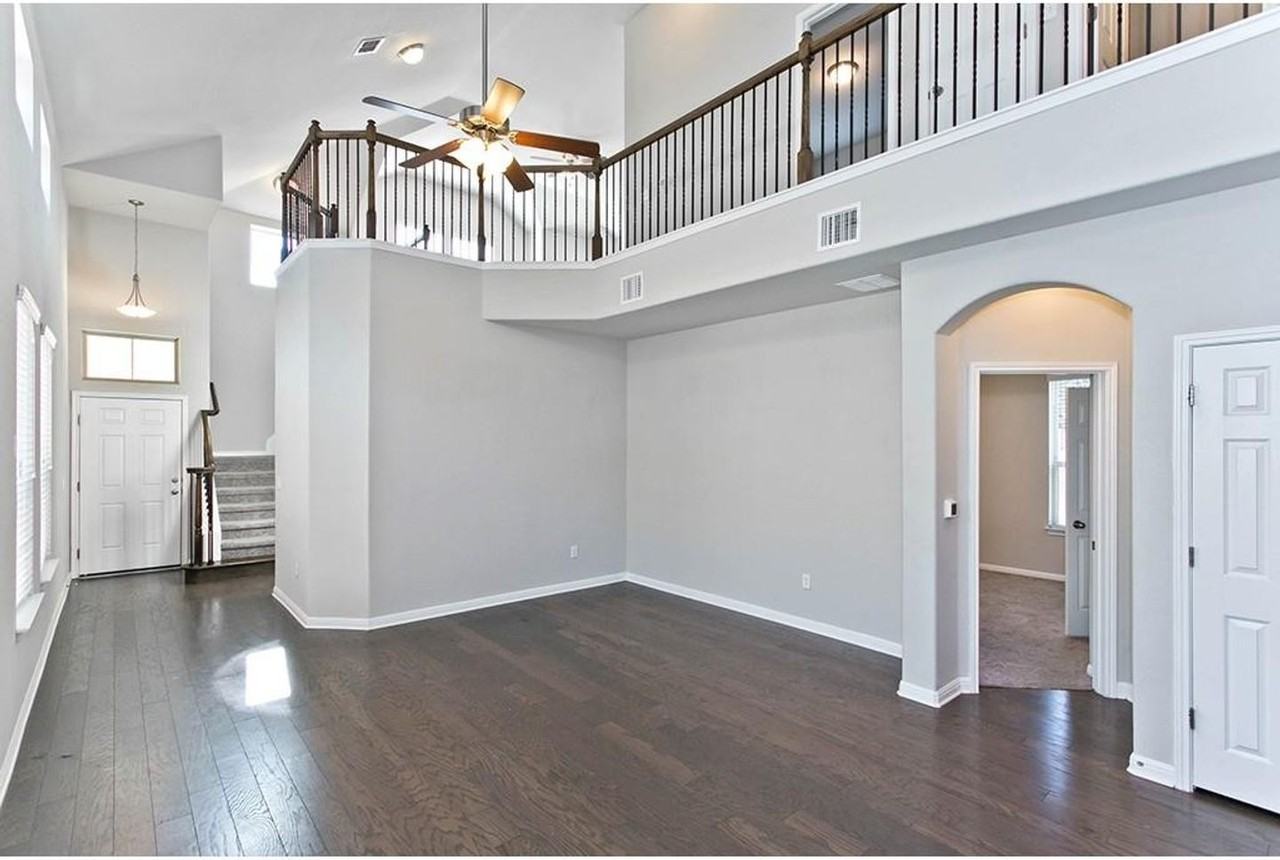 9802 Tanglemede St - Photo 4 of 34