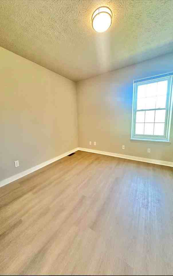 94 Dutch Mill Ct - Photo 3 of 6