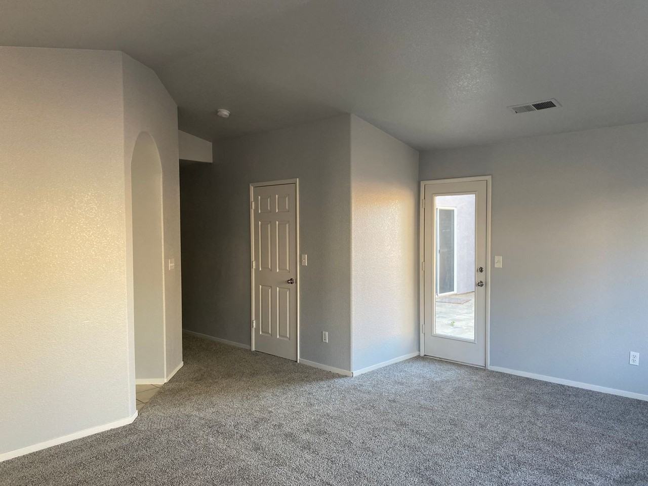 740 Rhine Ct - Photo 2 of 18