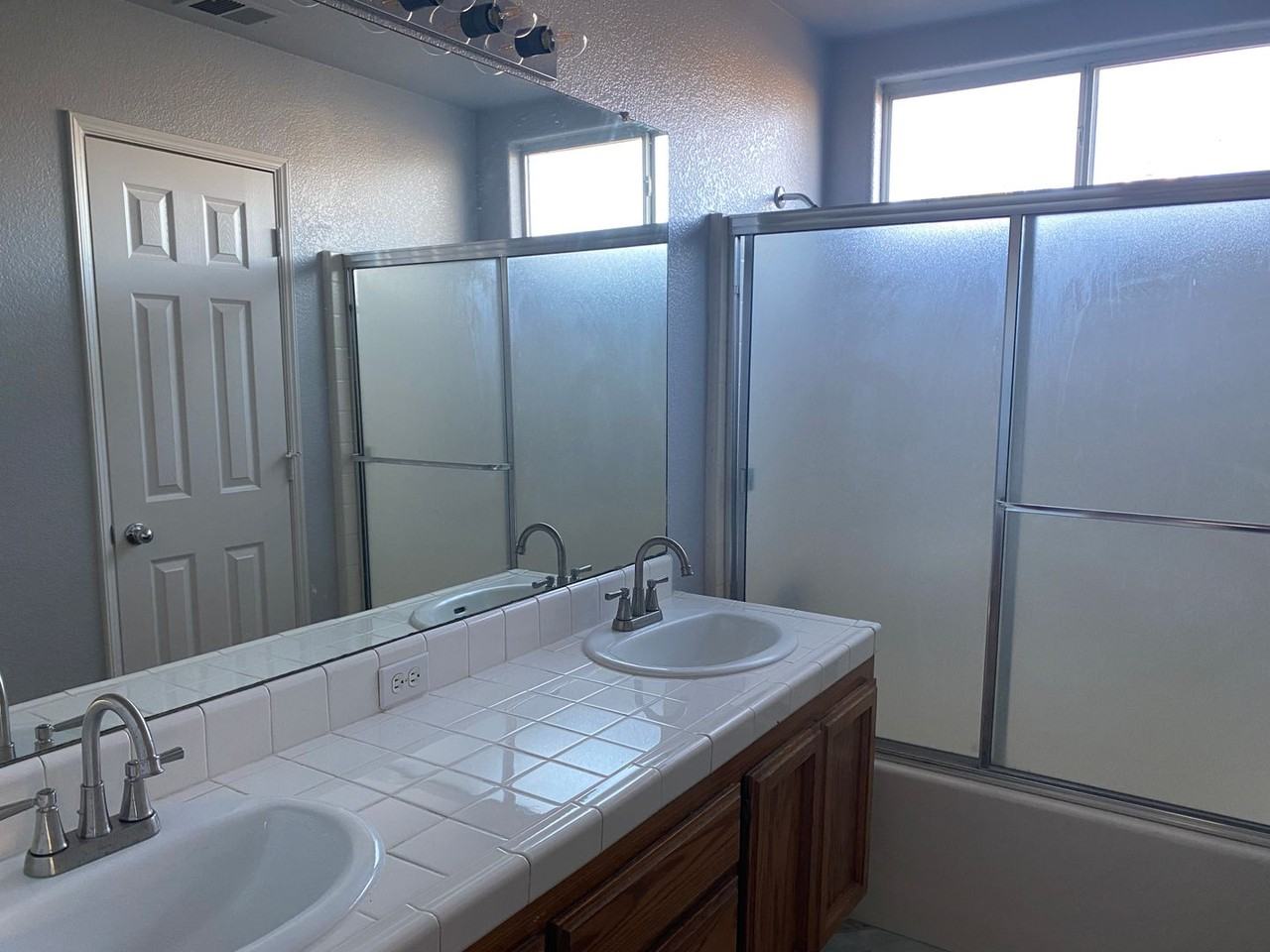 740 Rhine Ct - Photo 5 of 18