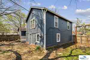 featured image of 802 S Everett St