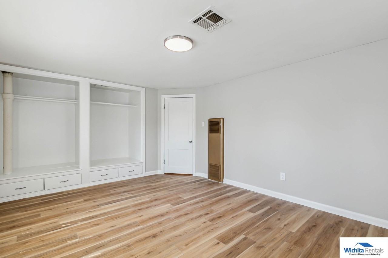 802 S Everett St - Photo 3 of 15