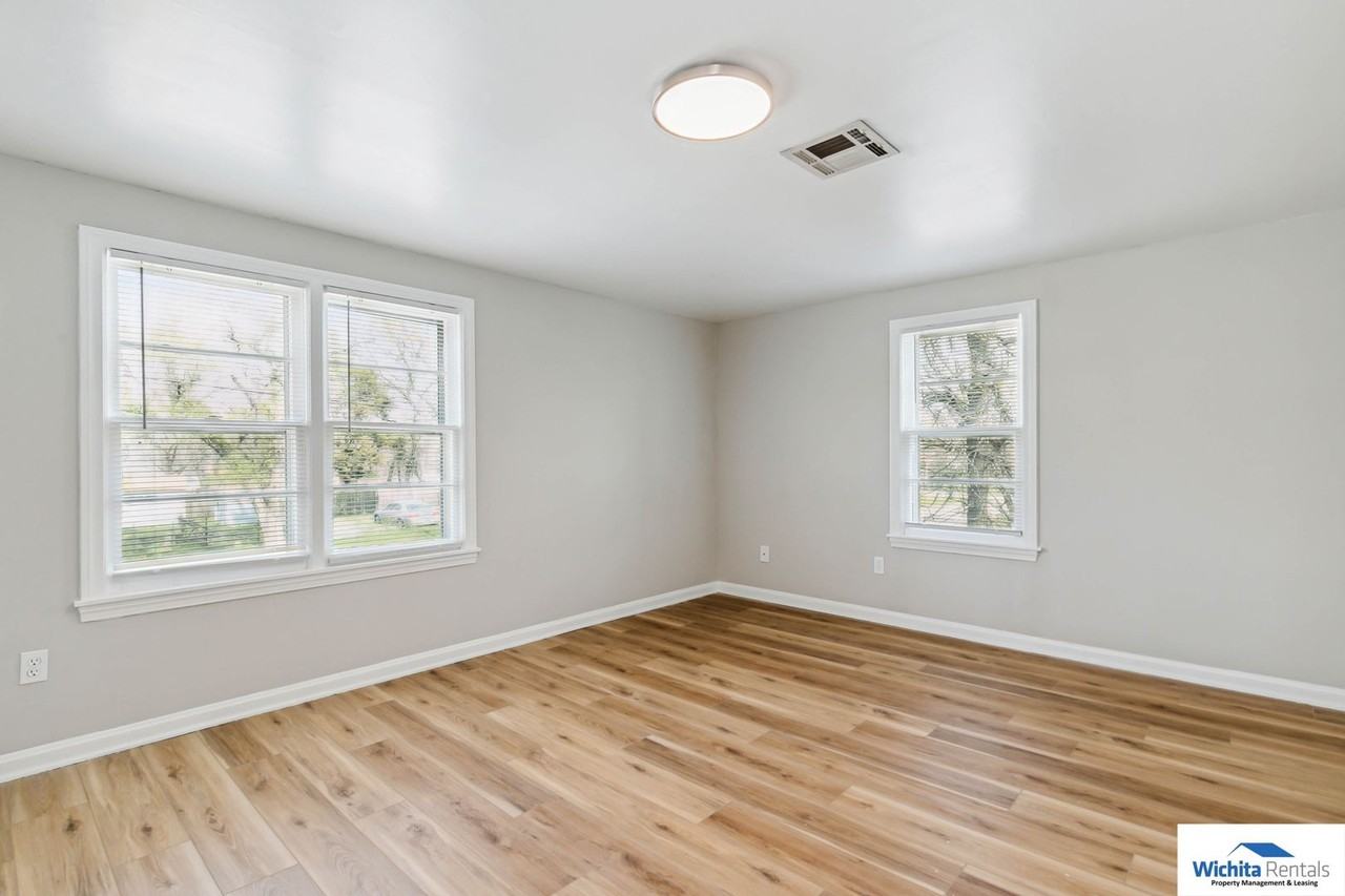 802 S Everett St - Photo 6 of 15