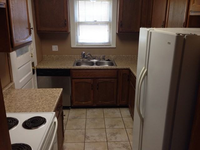 920 W Franklin St - Photo 4 of 10