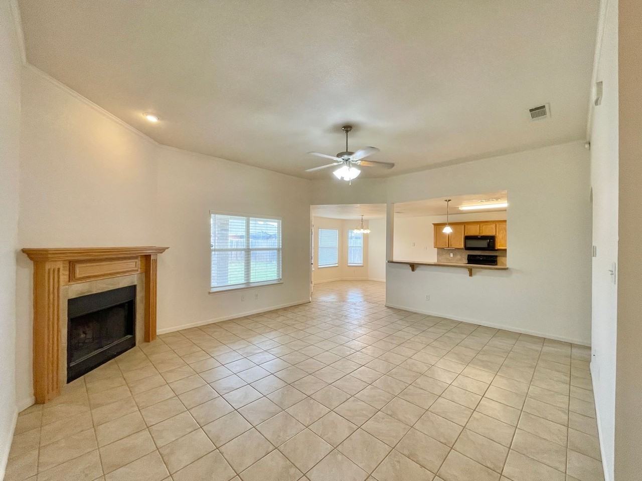 3709 Salt Fork Dr - Photo 2 of 24