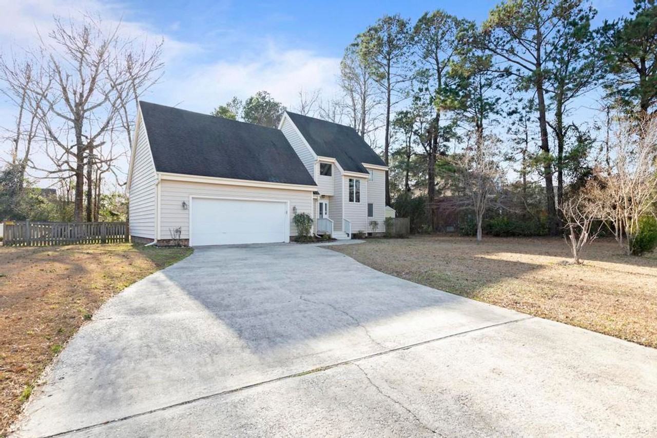 221 Drake Lndg - Photo 2 of 18
