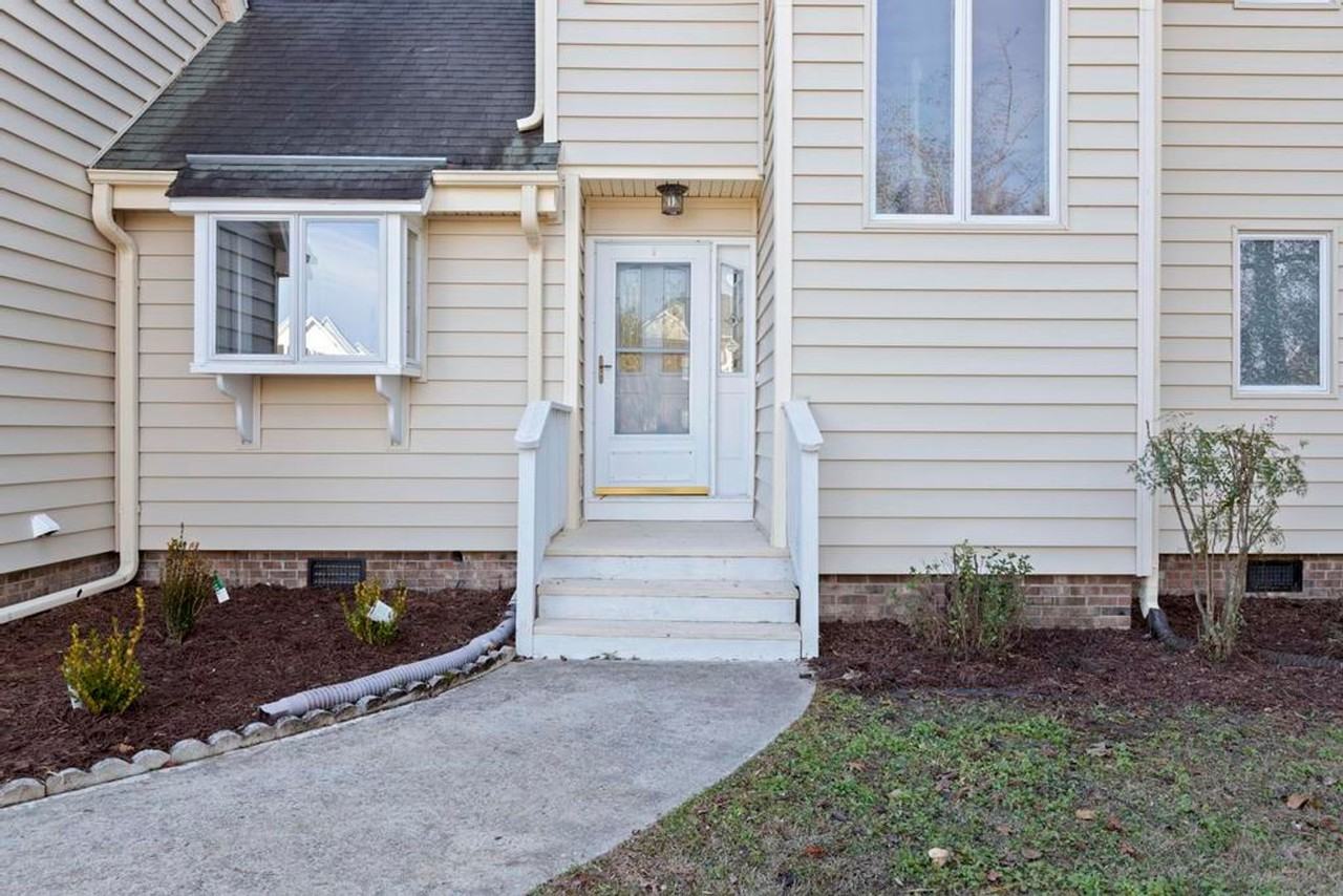221 Drake Lndg - Photo 3 of 18