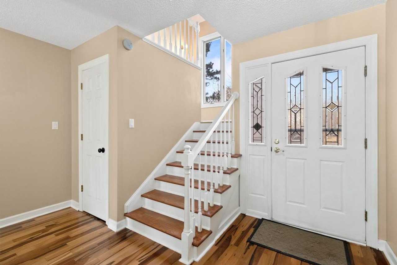 221 Drake Lndg - Photo 4 of 18