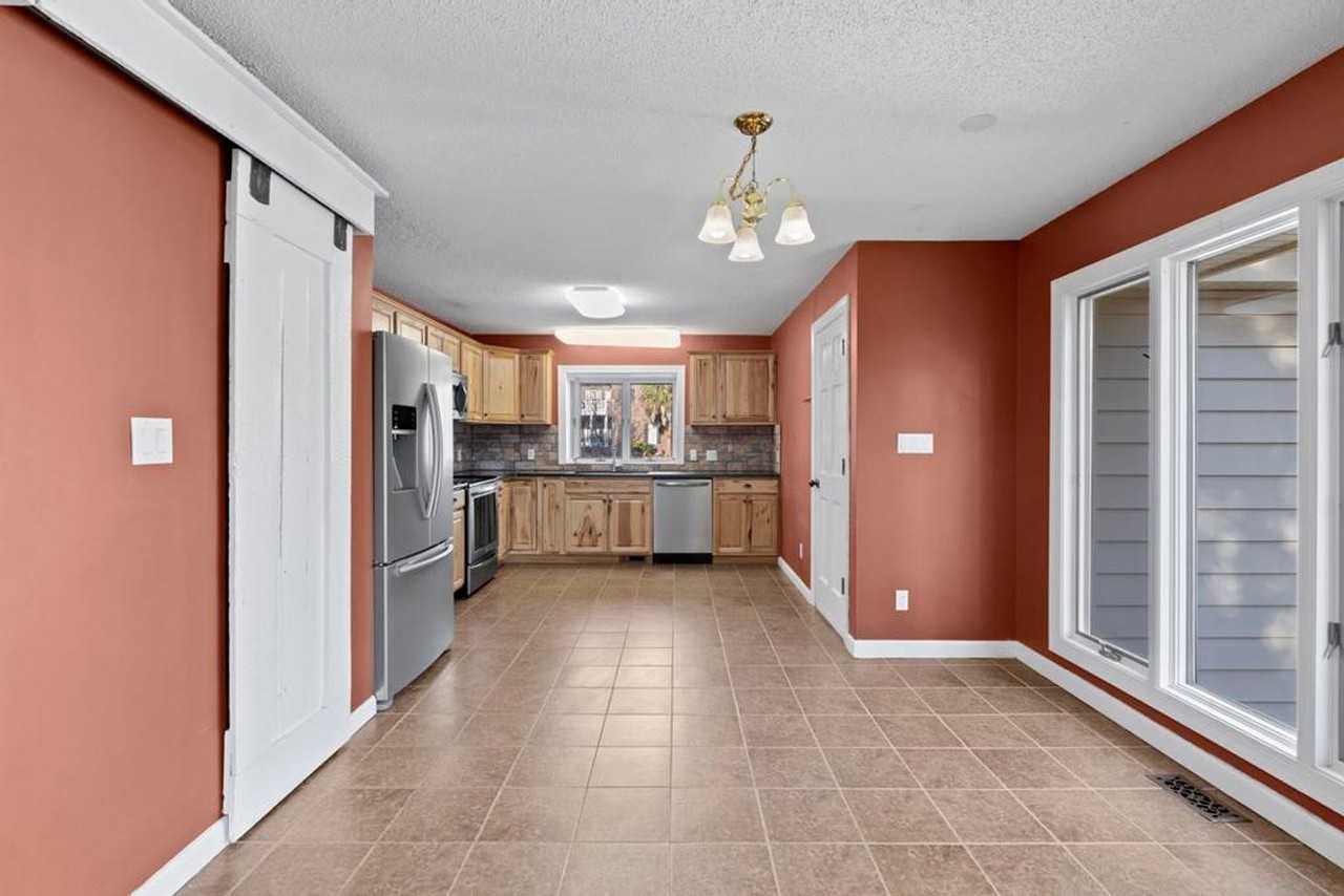 221 Drake Lndg - Photo 7 of 18