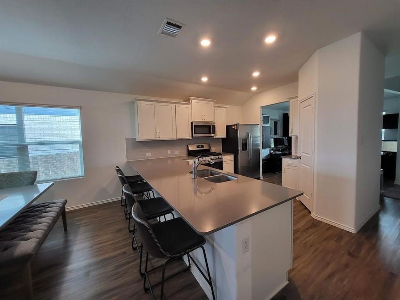 5421 Bellissima Way - Photo 7 of 21