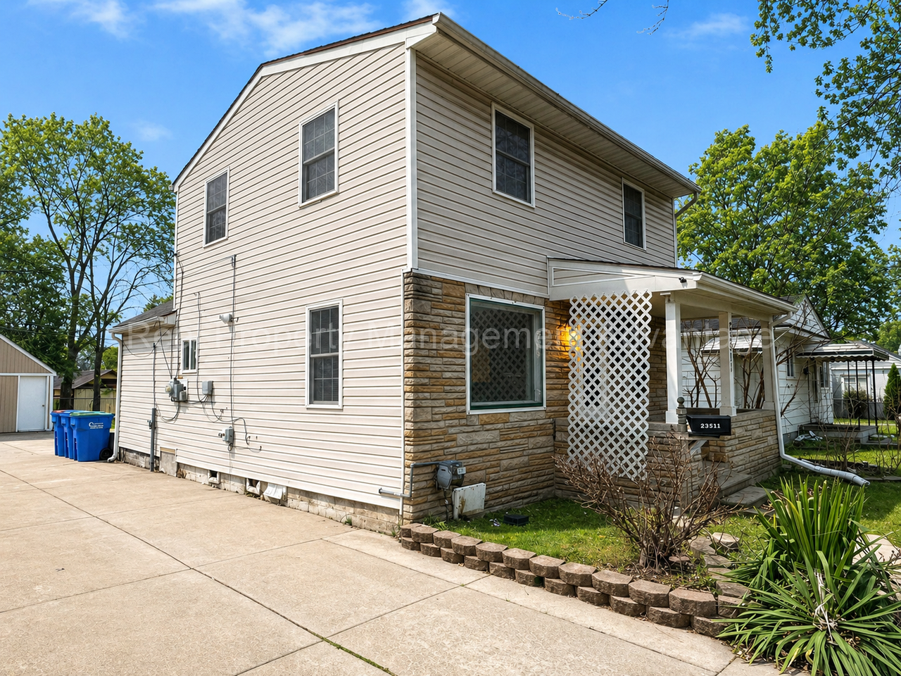 23511 Wellington Ave - Photo 2 of 26