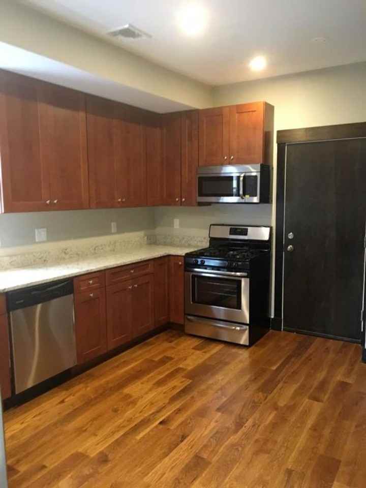 44 Creighton St - Photo 2 of 16