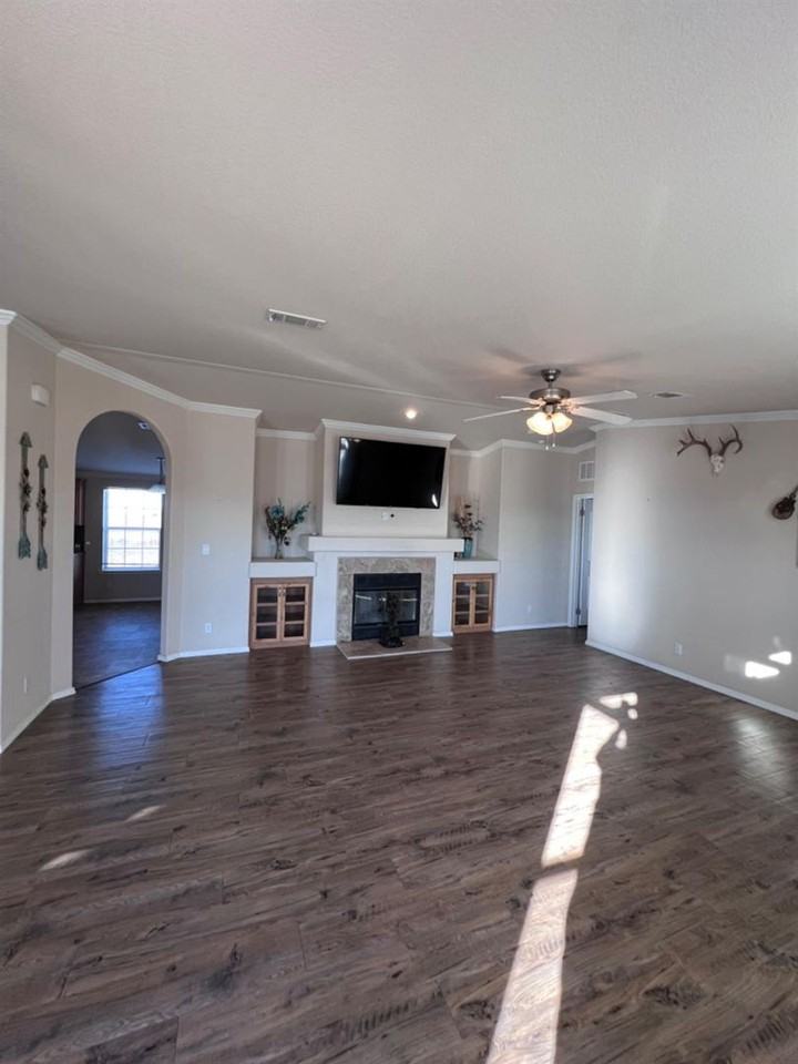 606 606 Rackler Street - Photo 2 of 16