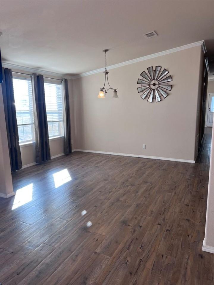 606 606 Rackler Street - Photo 3 of 16