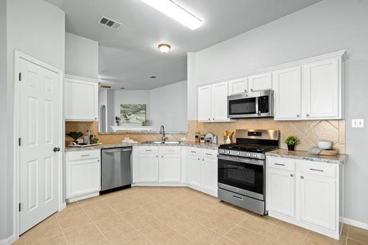 340 Carriage Way - Photo 6 of 15