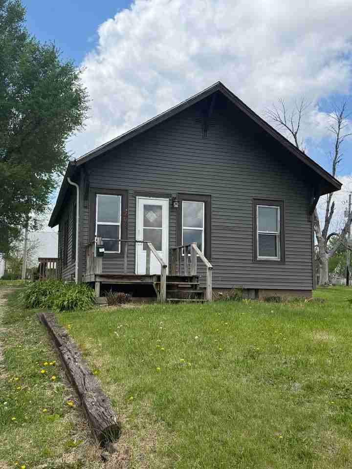 208 N 11th Ave - Photo 5 of 6