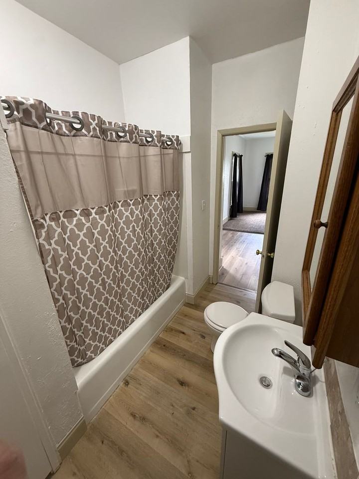 208 N 11th Ave - Photo 6 of 6