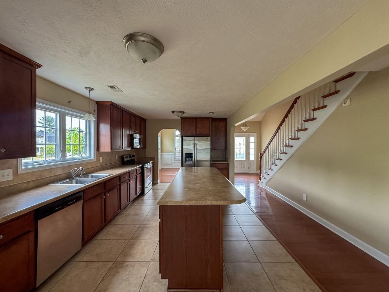 14 Buckman Dr - Photo 3 of 26