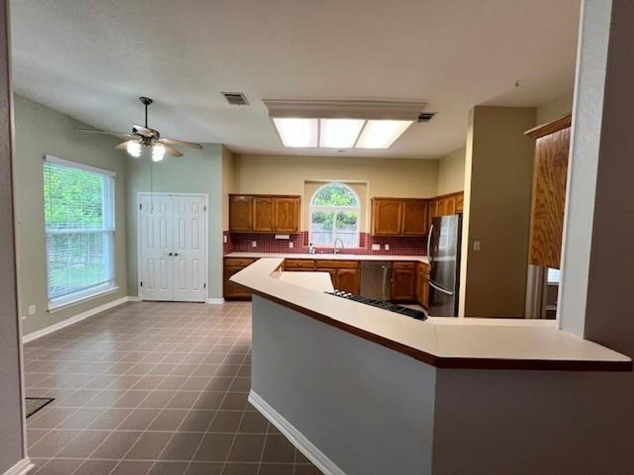 1239 Rocky Creek Dr - Photo 3 of 24