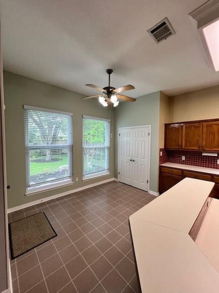 1239 Rocky Creek Dr - Photo 4 of 24