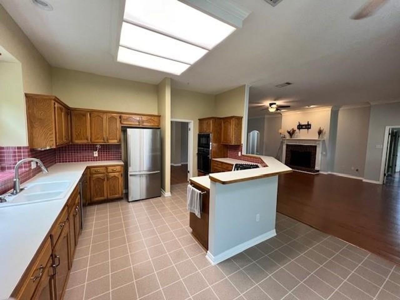 1239 Rocky Creek Dr - Photo 5 of 24