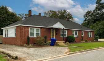 featured image of 415 S Ash St