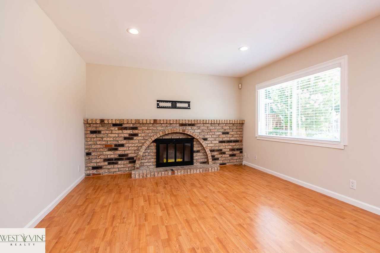 1735 Seville Way - Photo 3 of 16