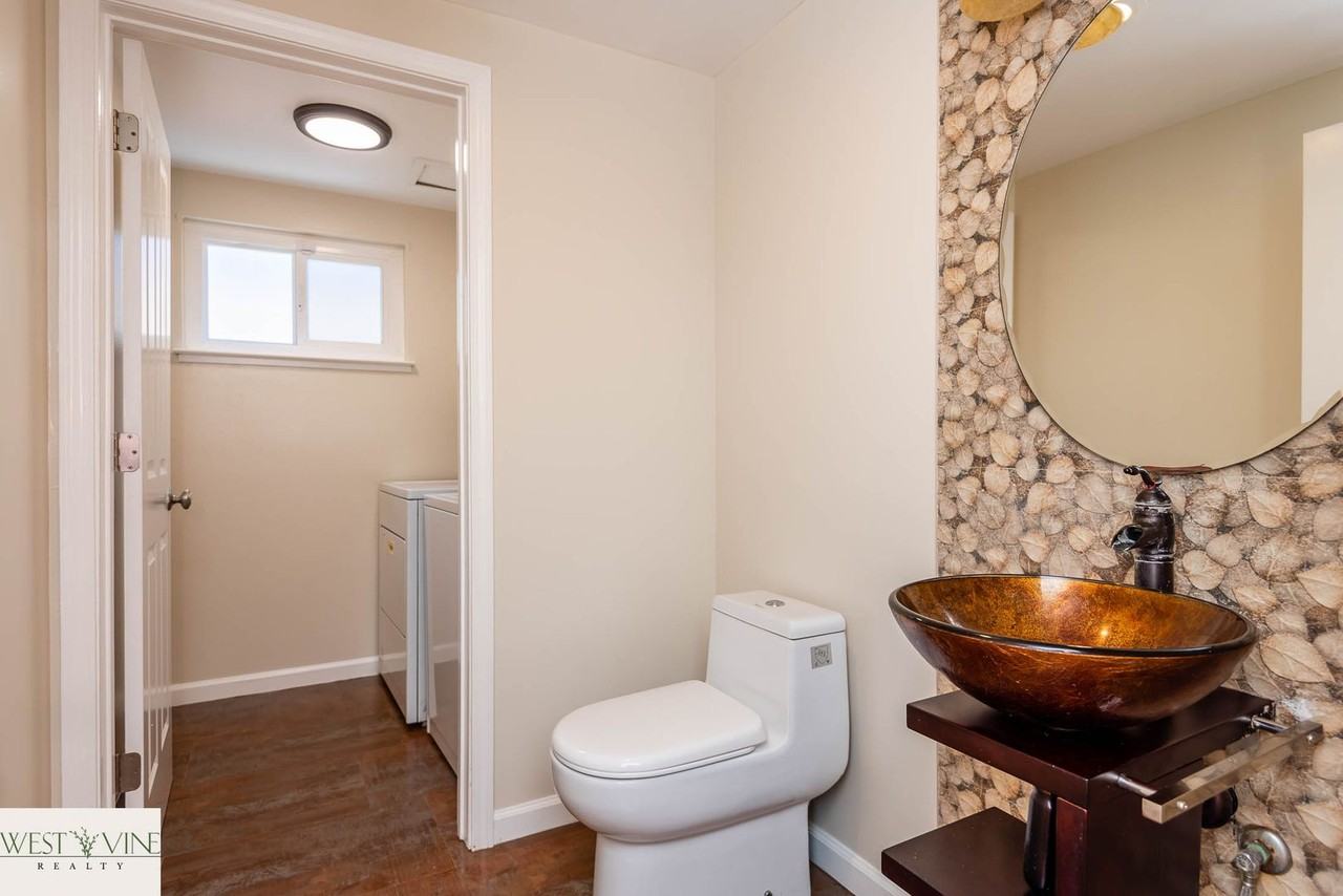 1735 Seville Way - Photo 4 of 16