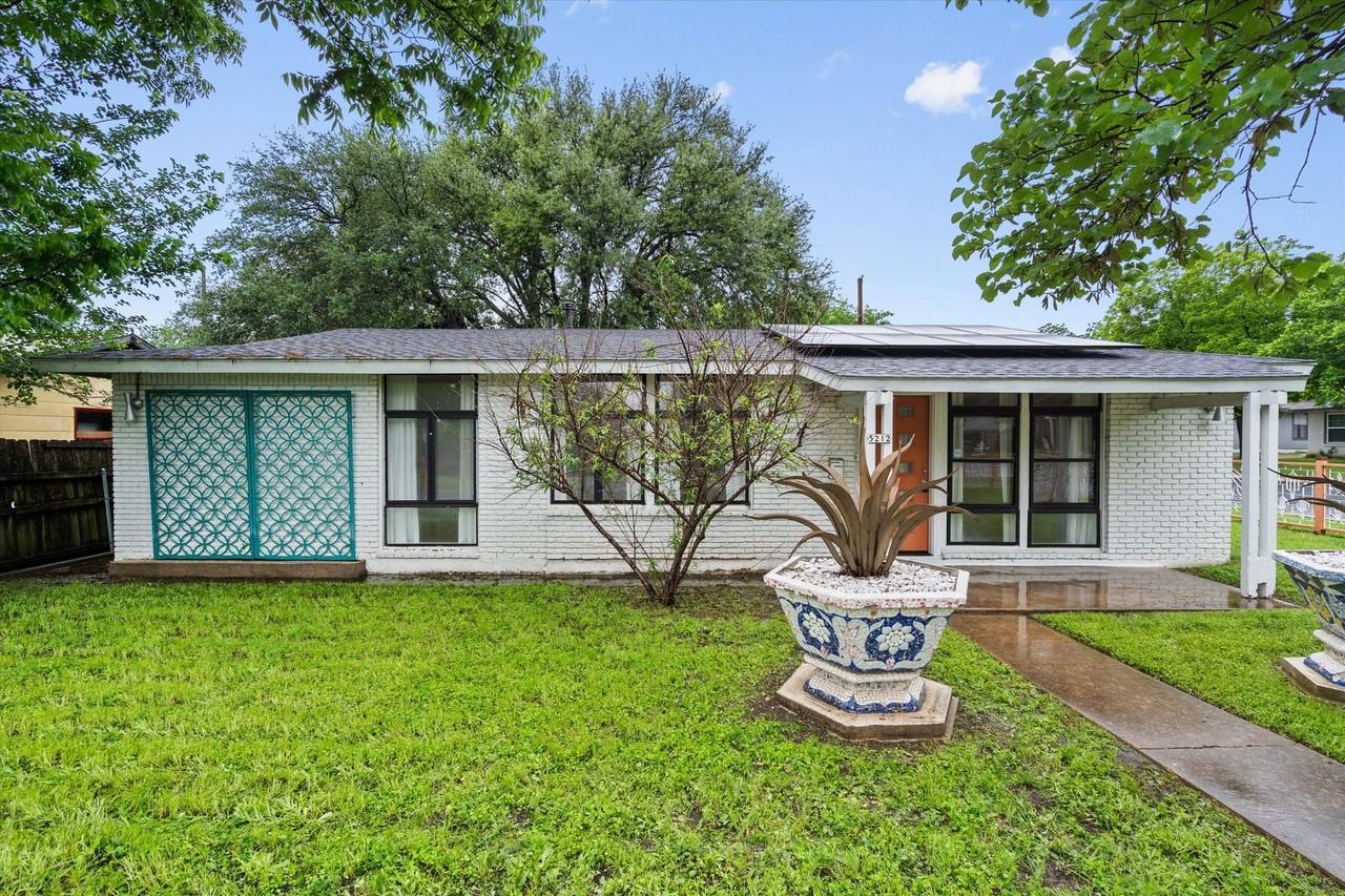 5212 Berkman Dr - Photo 4 of 44