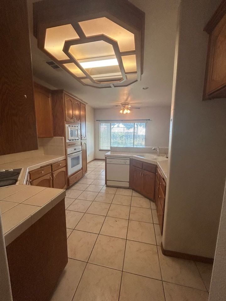19890S S Polk Ave - Photo 2 of 8