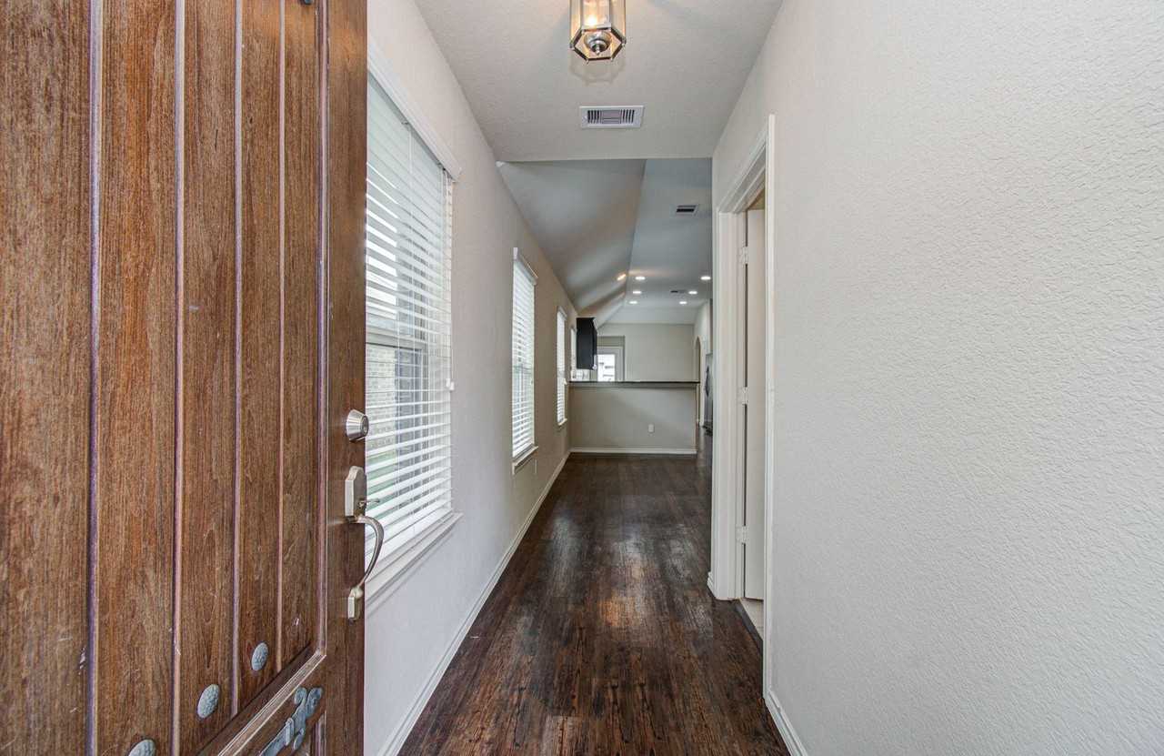 1418 Spencer Glen Ln - Photo 2 of 33