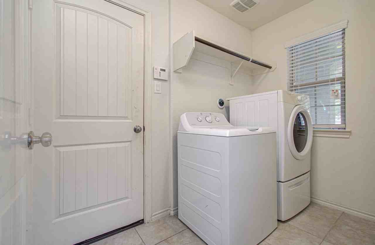1418 Spencer Glen Ln - Photo 3 of 33