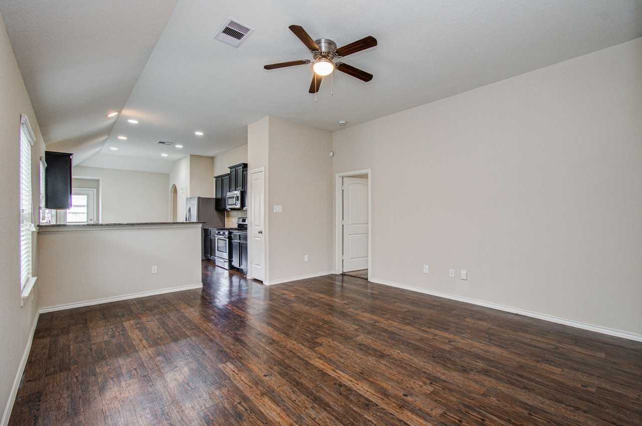 1418 Spencer Glen Ln - Photo 4 of 33