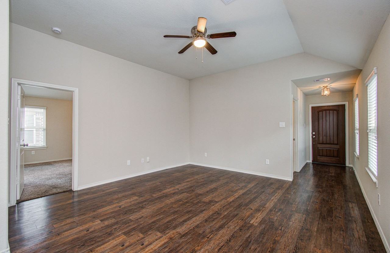 1418 Spencer Glen Ln - Photo 5 of 33