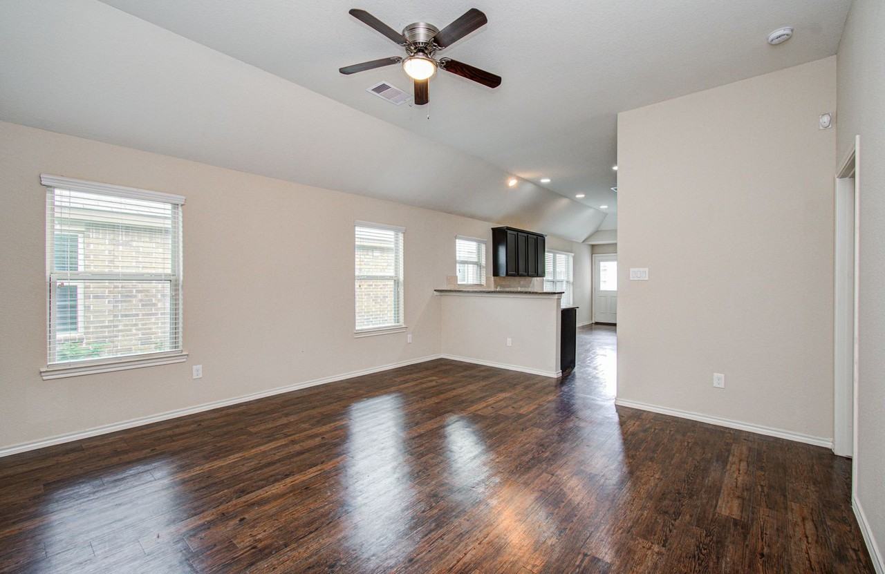 1418 Spencer Glen Ln - Photo 7 of 33
