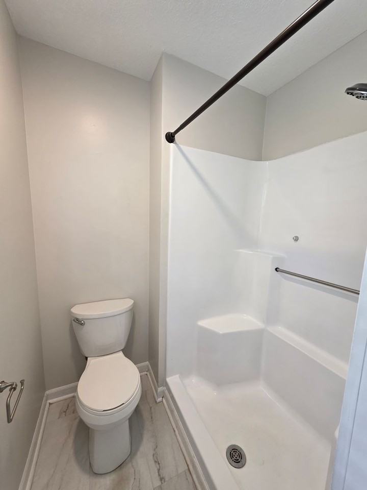 307 Castlewood Dr - Photo 3 of 21