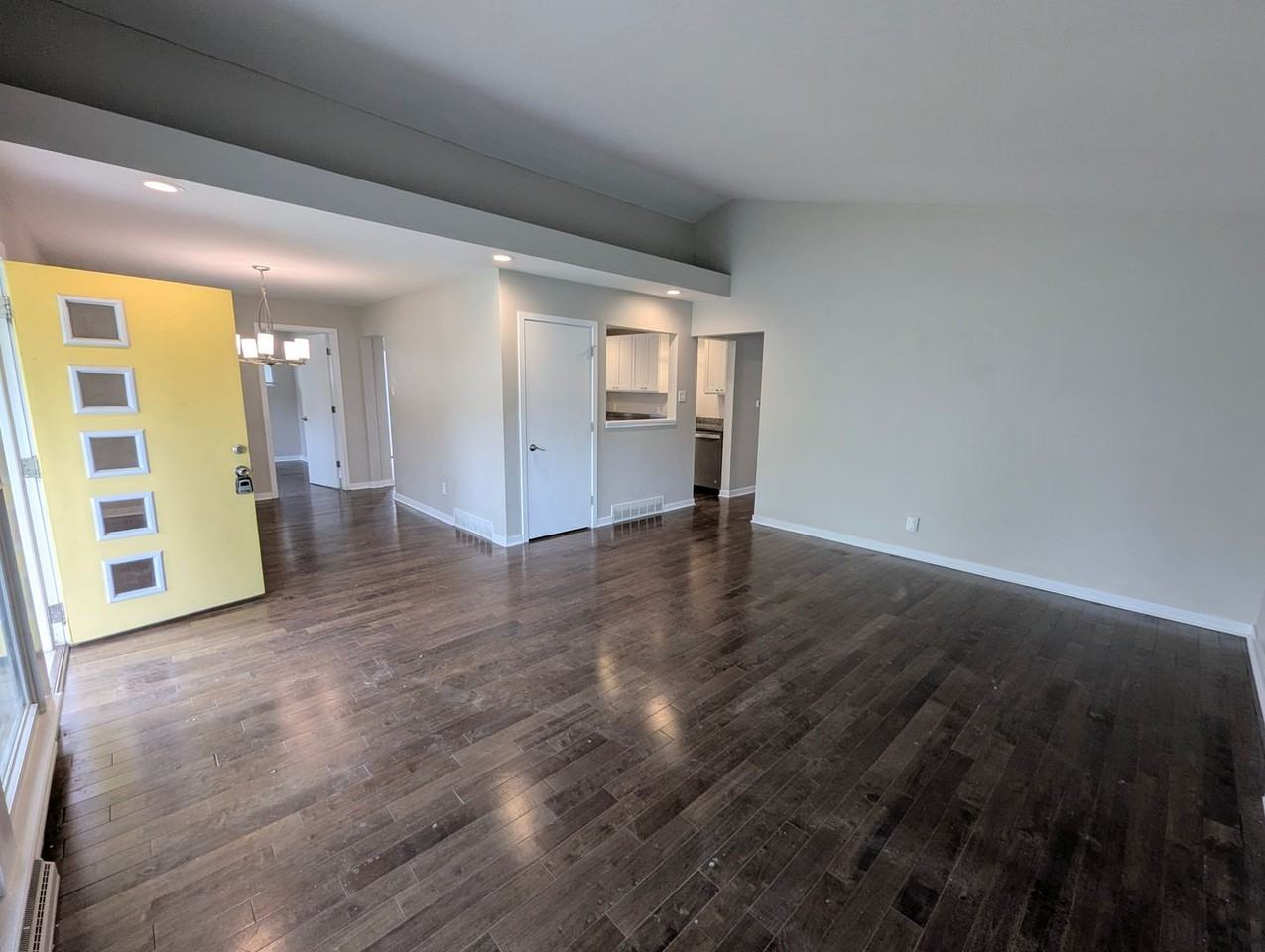1146 Swarthmore Ln - Photo 3 of 36